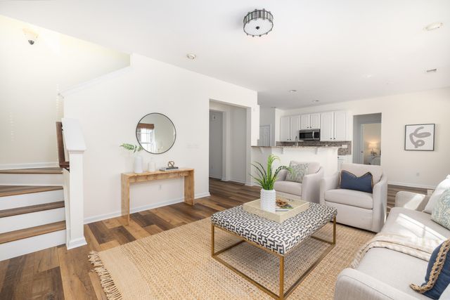 7552 Hawks Circle, Hanahan, SC 29410