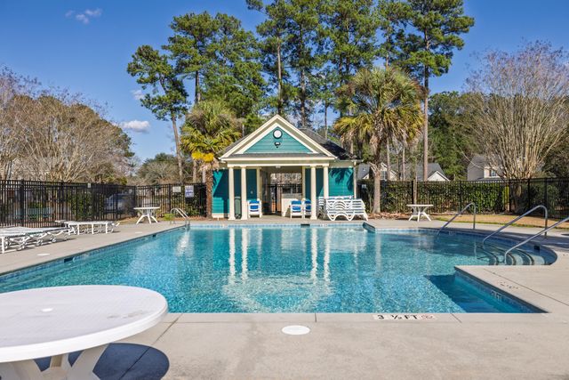 7552 Hawks Circle, Hanahan, SC 29410