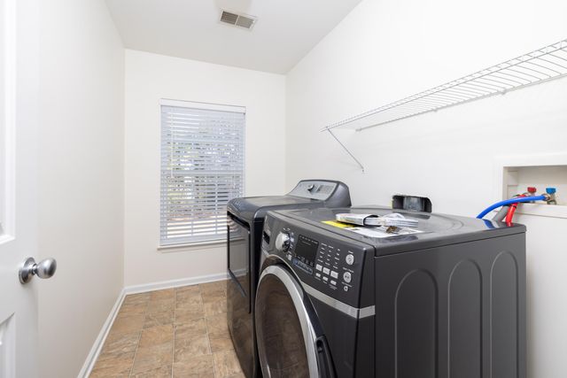 7552 Hawks Circle, Hanahan, SC 29410