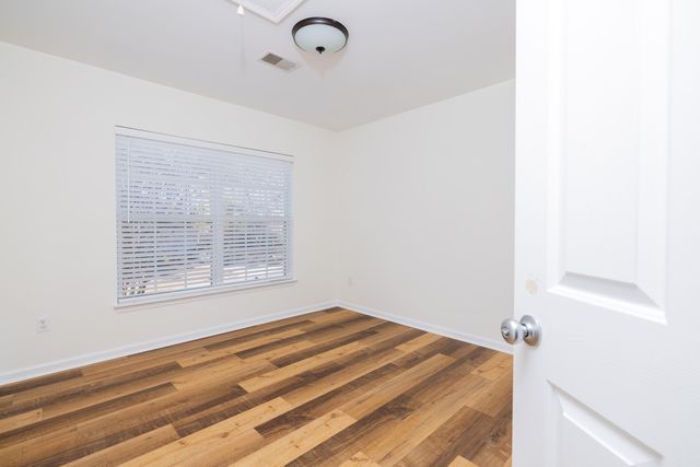 7552 Hawks Circle, Hanahan, SC 29410