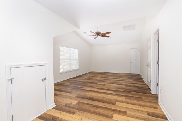 7552 Hawks Circle, Hanahan, SC 29410