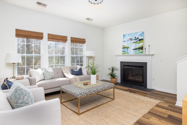 7552 Hawks Circle, Hanahan, SC 29410