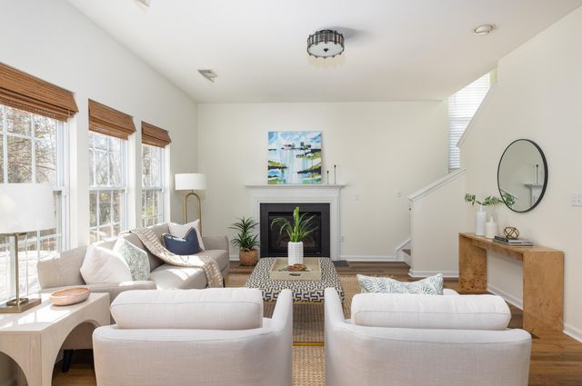 7552 Hawks Circle, Hanahan, SC 29410