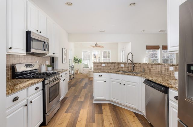 7552 Hawks Circle, Hanahan, SC 29410