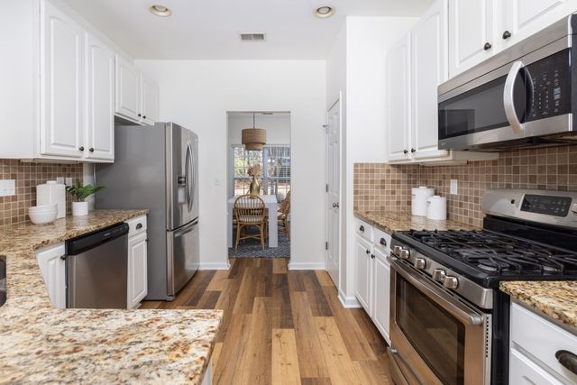 7552 Hawks Circle, Hanahan, SC 29410