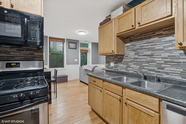 1920 W Dickens Avenue 1F, Chicago, IL 60614