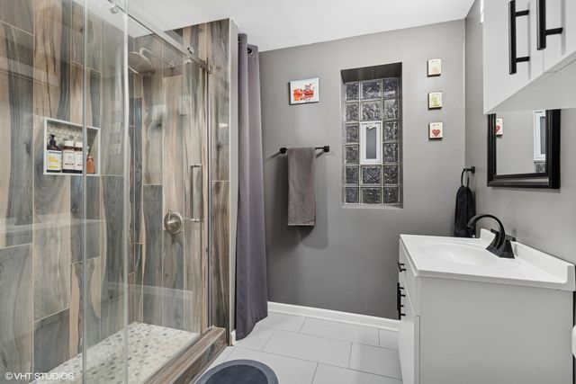 1920 W Dickens Avenue 1F, Chicago, IL 60614