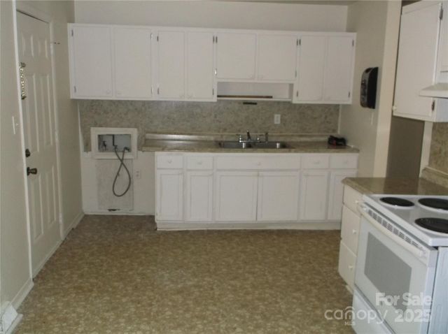 2516 Abelwood Road, Charlotte, NC 28216