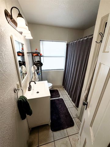 1136 W Long Street, Stephenville, TX 76401