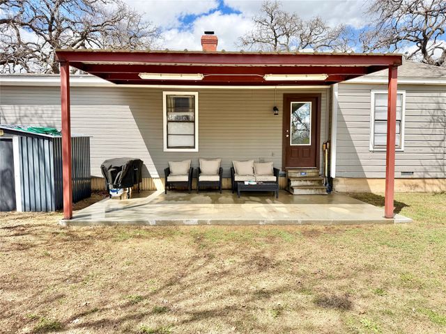 1136 W Long Street, Stephenville, TX 76401