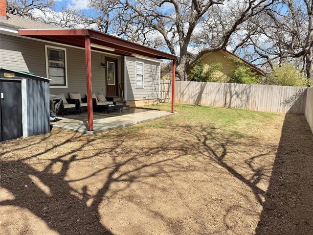 1136 W Long Street, Stephenville, TX 76401