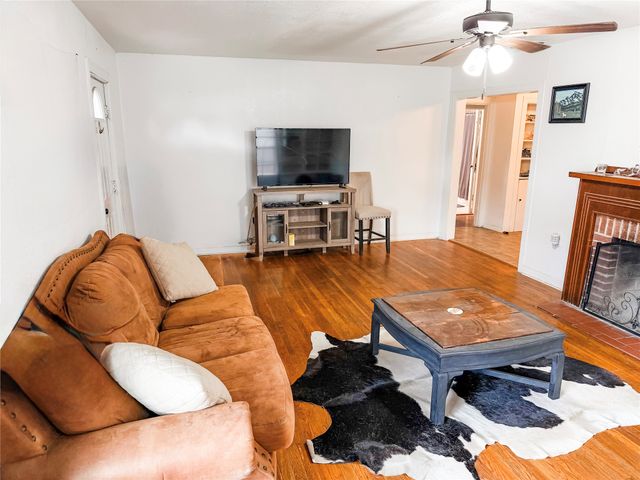 1136 W Long Street, Stephenville, TX 76401