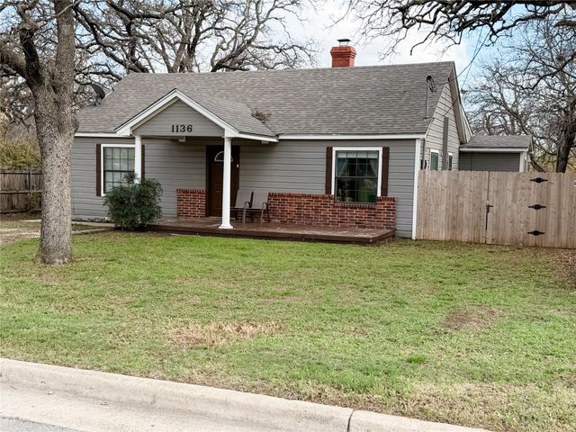 1136 W Long Street, Stephenville, TX 76401