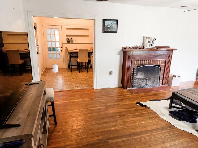 1136 W Long Street, Stephenville, TX 76401