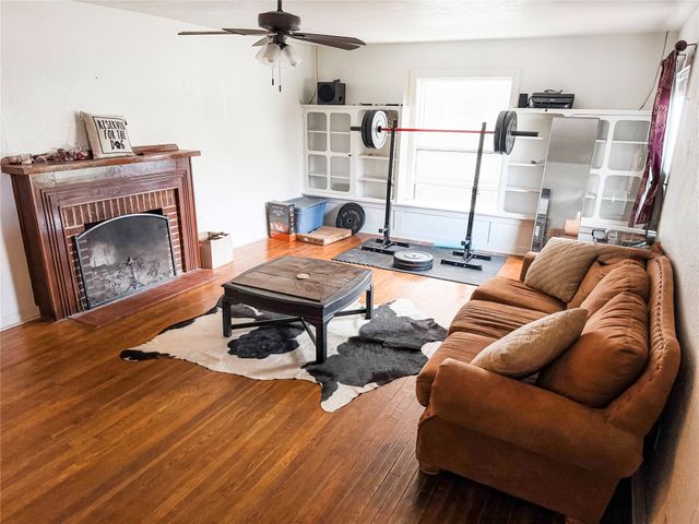 1136 W Long Street, Stephenville, TX 76401