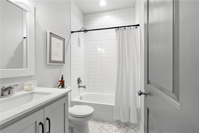 15381 W 173rd Terrace, Olathe, KS 66062