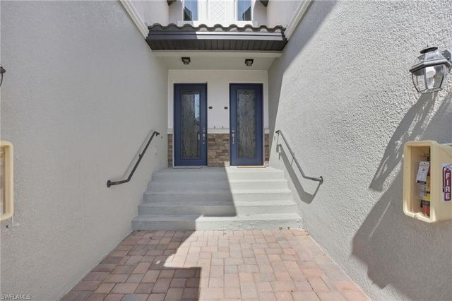 9484 Casoria CT # 202, Naples, FL 34113