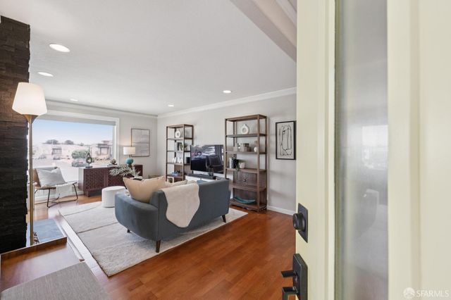 275 Fairlawn Avenue, Daly City, CA 94015