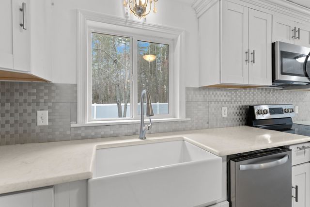 33 State Route 101A, Amherst, NH 03031