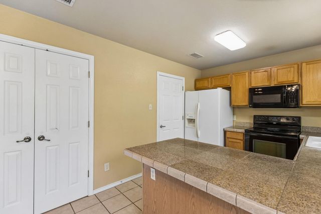 5603 Thunderbird ST B, Lago Vista, TX 78645