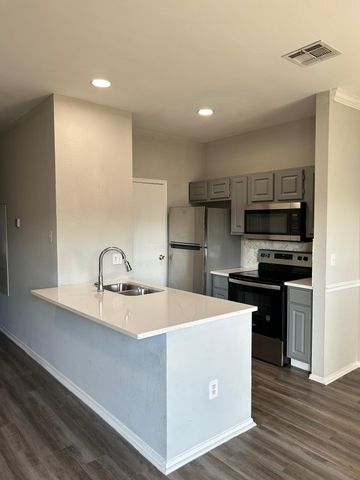 12166 Metric BLVD 277, Austin, TX 78758