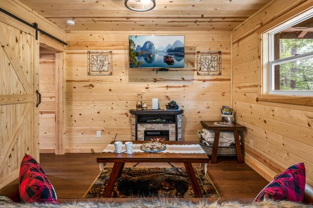 1634 S Mountain View Road, Sevierville, TN 37876