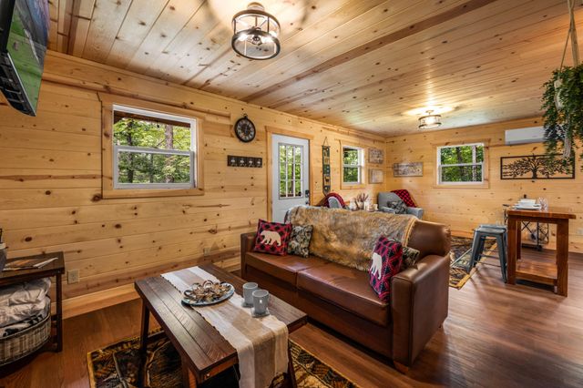 1634 S Mountain View Road, Sevierville, TN 37876