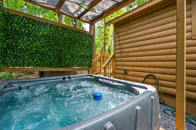 1634 S Mountain View Road, Sevierville, TN 37876