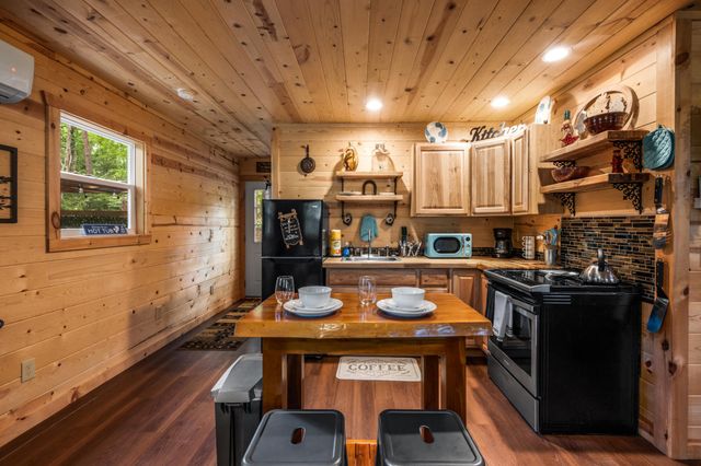 1634 S Mountain View Road, Sevierville, TN 37876