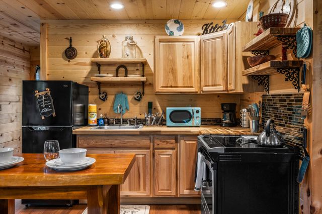 1634 S Mountain View Road, Sevierville, TN 37876
