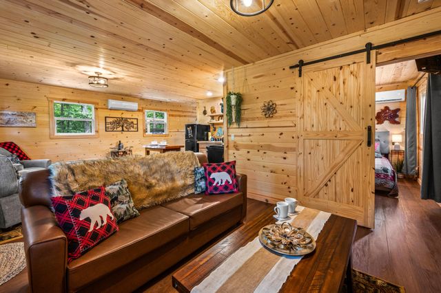 1634 S Mountain View Road, Sevierville, TN 37876