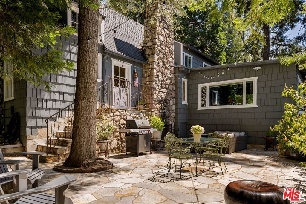 Image 2 of property listing at 179 D Lane, Lake Arrowhead, CA 92352