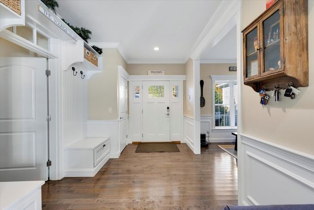 35 Spinnaker Dr W, Mashpee, MA 02649