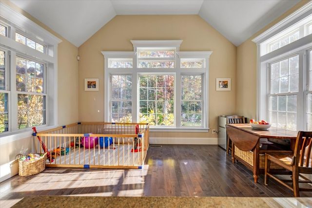 35 Spinnaker Dr W, Mashpee, MA 02649