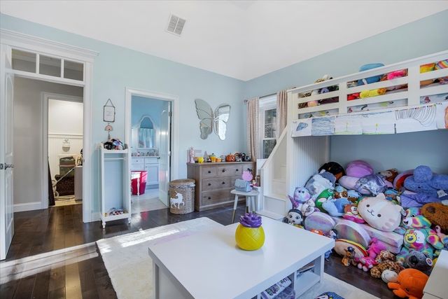 35 Spinnaker Dr W, Mashpee, MA 02649