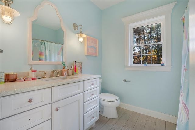 35 Spinnaker Dr W, Mashpee, MA 02649