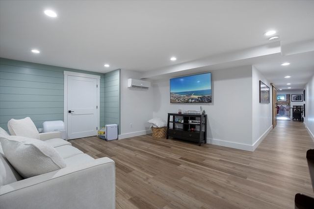 35 Spinnaker Dr W, Mashpee, MA 02649