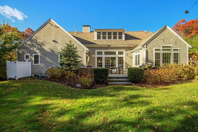 35 Spinnaker Dr W, Mashpee, MA 02649