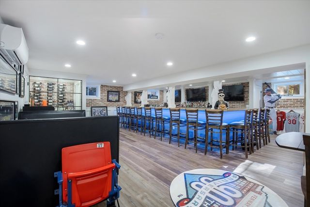 35 Spinnaker Dr W, Mashpee, MA 02649