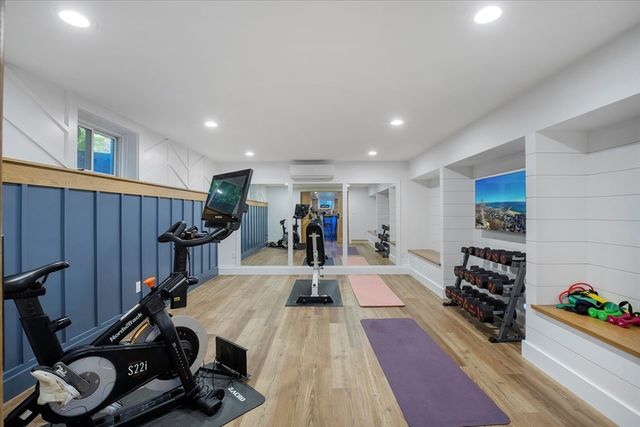 35 Spinnaker Dr W, Mashpee, MA 02649