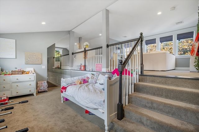 35 Spinnaker Dr W, Mashpee, MA 02649