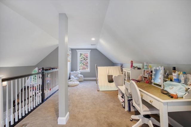 35 Spinnaker Dr W, Mashpee, MA 02649