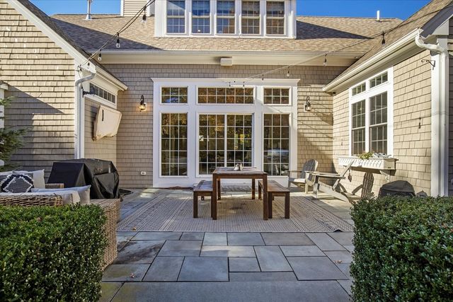 35 Spinnaker Dr W, Mashpee, MA 02649