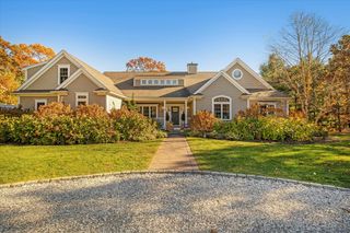 35 Spinnaker Dr W, Mashpee, MA 02649