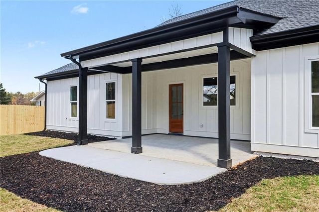 1031 Grayson Highway, Lawrenceville, GA 30045