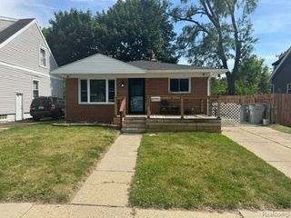 1530 E Evelyn Avenue, Hazel Park, MI 48030