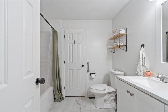 320 Newbury St 704, Danvers, MA 01923