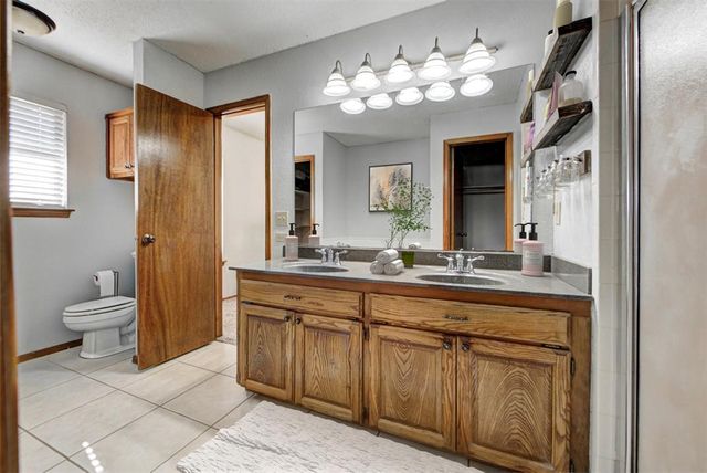 10124 Fairfax Lane, Yukon, OK 73099