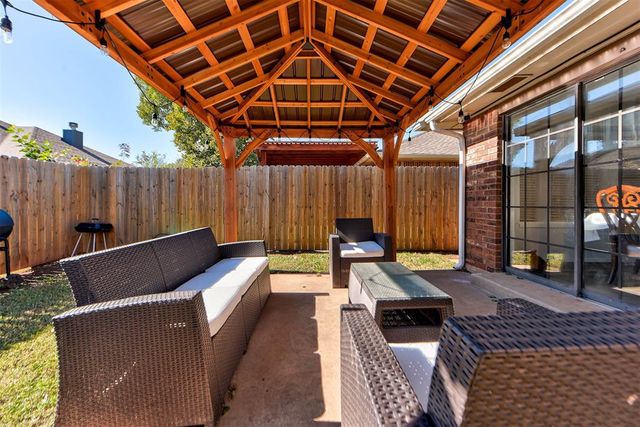 10124 Fairfax Lane, Yukon, OK 73099