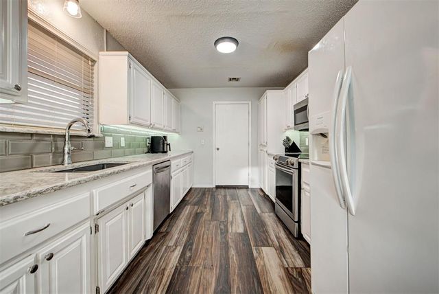 10124 Fairfax Lane, Yukon, OK 73099